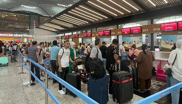 İstanbul daki havalimanlarındaki yolcu sayısında büyük artış!