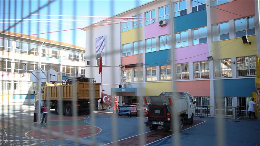 İstanbul da taşınmasına karar verilen okullar tahliye ediliyor