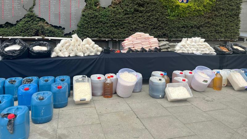 İstanbul da 1,2 ton uyuşturucu ele geçirildi