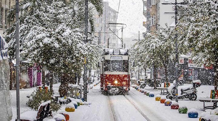 İstanbul kara teslim oldu