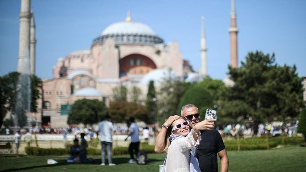 İstanbul a üç ayda 3,7 milyon turist