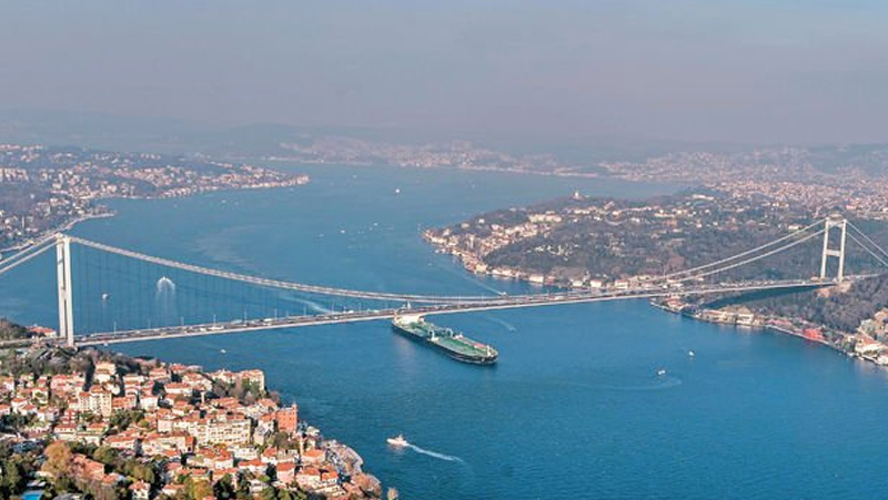 İstanbul Boğazı nda gemi geçişleri çift yönlü askıya alındı