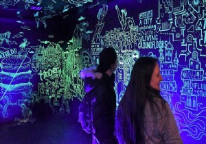 İsveç'te Türk sanatçılardan 'performatif çizim' gösterisi