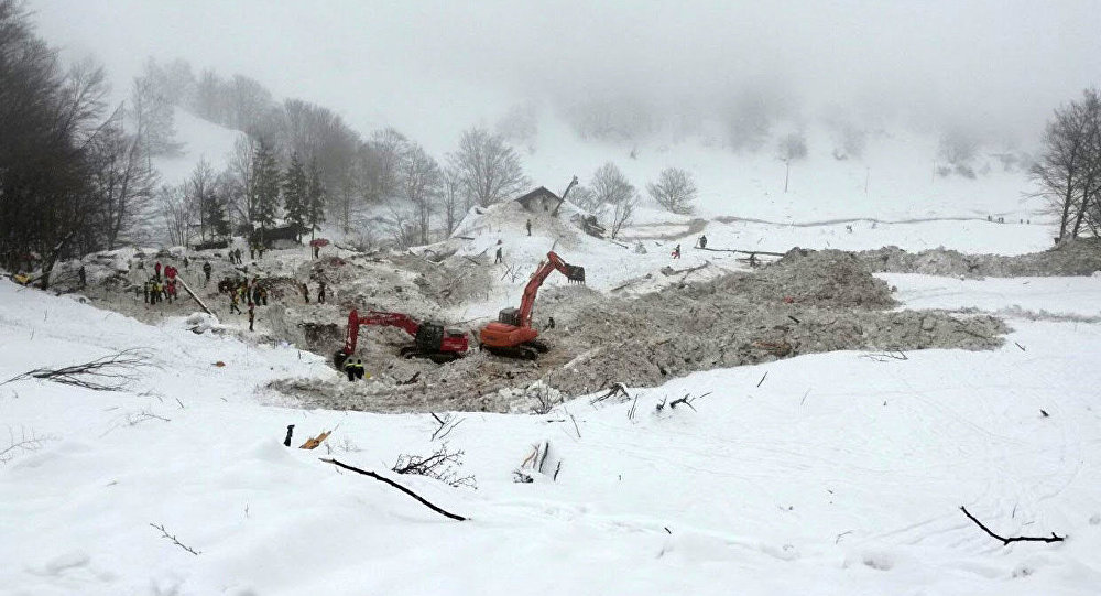 İtalya da çığ felaketinde bilanço artıyor