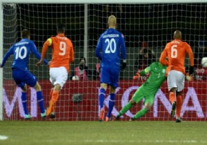 İzlanda evinde Hollanda yı 2-0 mağlup etti!