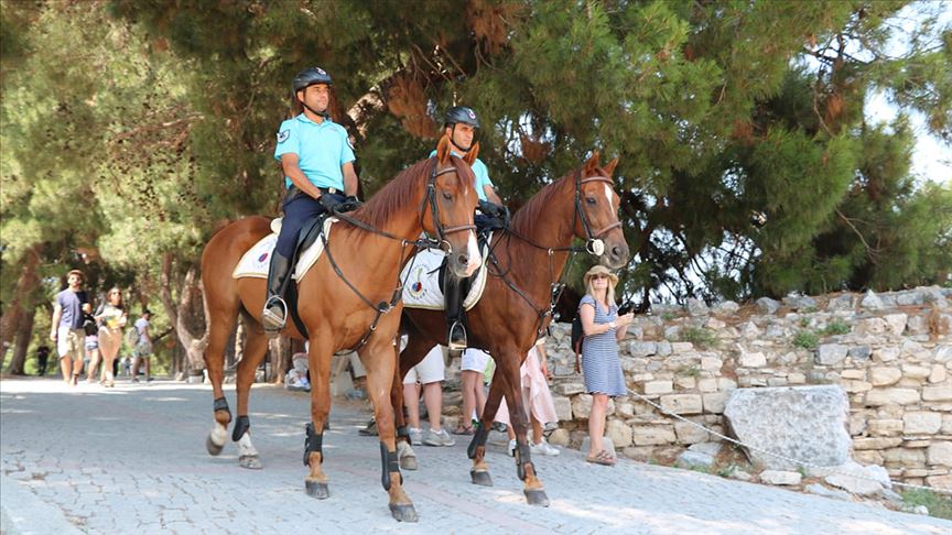 İzmir sahillerinde  atlı jandarma  dönemi