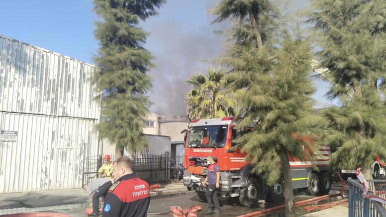 İzmir de kimya fabrikasında yangın