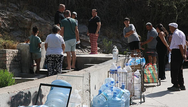 İzmir de su kuyrukları oluştu