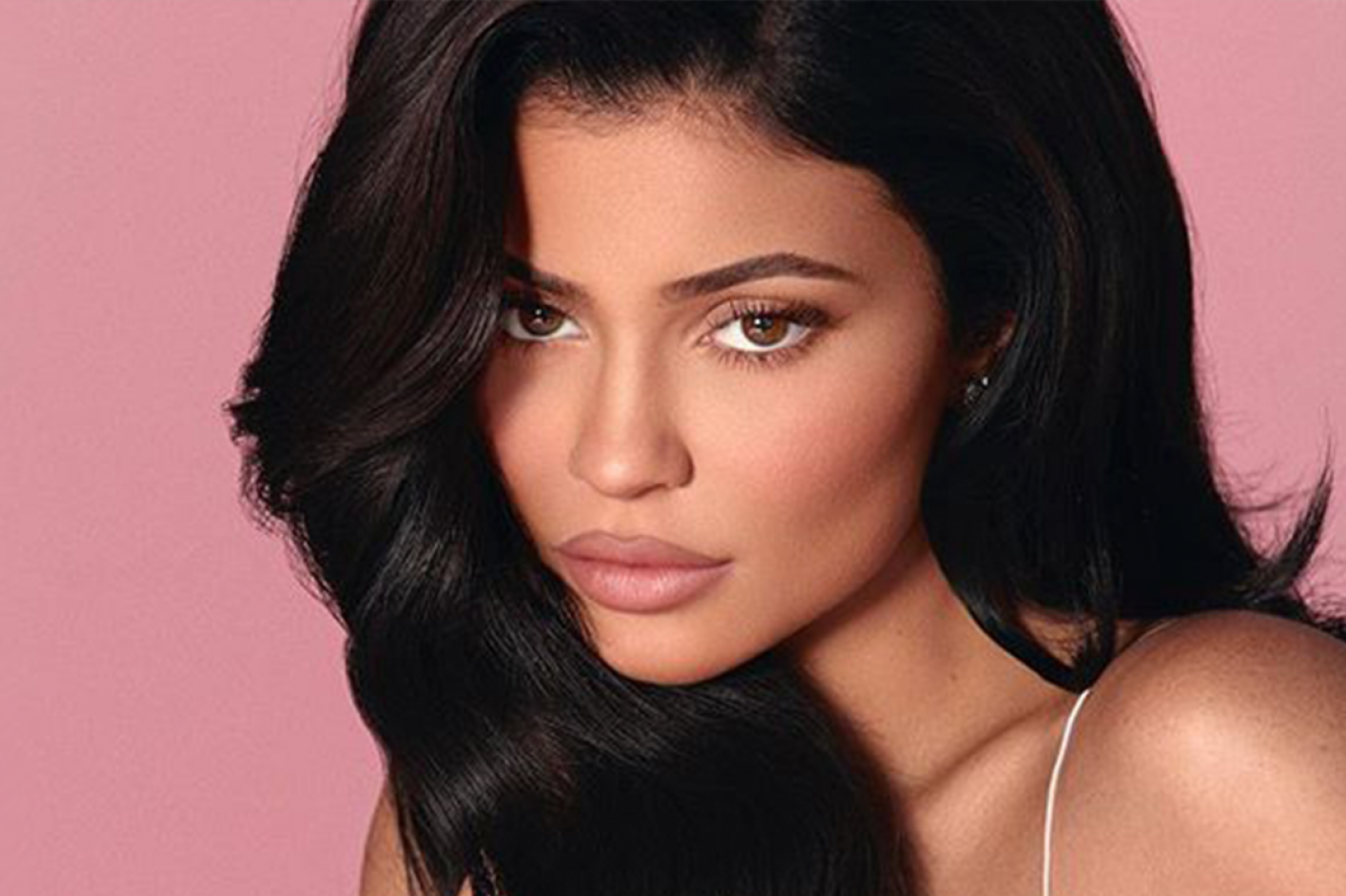 Kylie Jenner ın tanga bikinili pozları beğeni rekoru kırdı