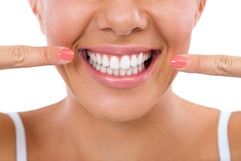 Uzman doktor dişlerde renklenme ve çukurlaşmanın sebebini açıkladı
