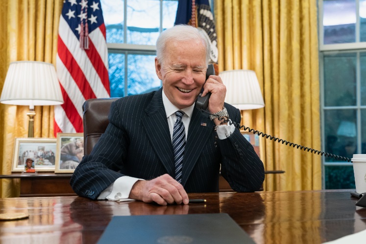 Joe Biden dan kritik temaslar