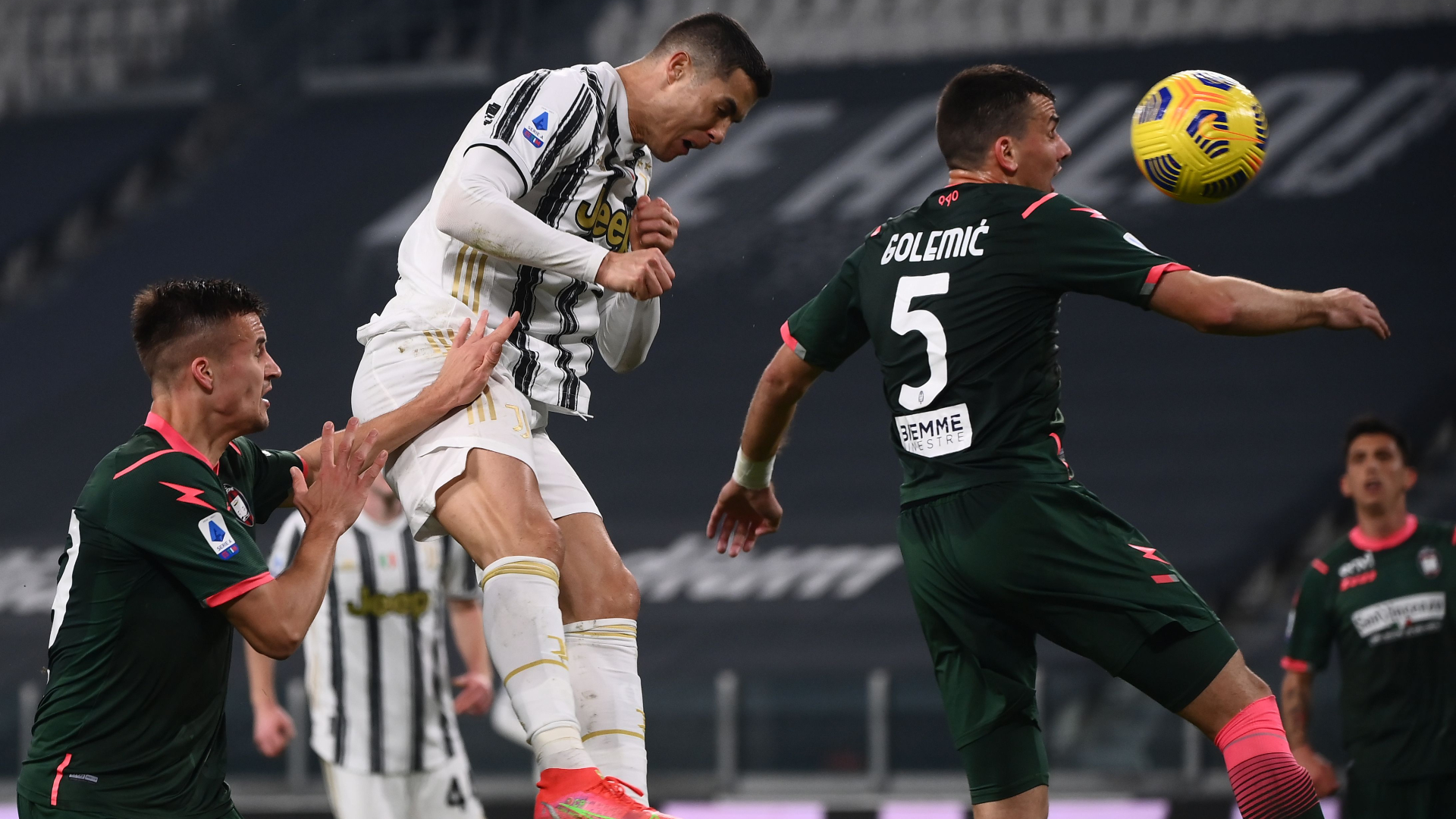 Juventus evinde rahat kazandı