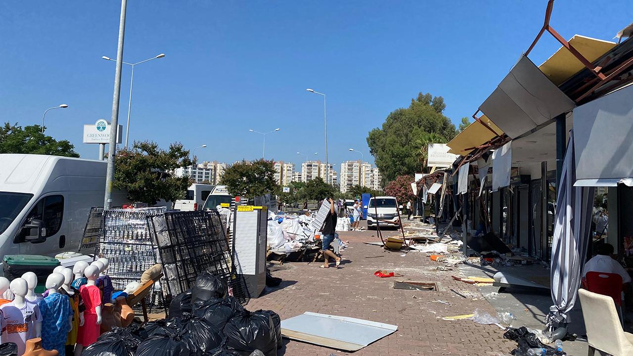 O ilde kaçak işletmeler yıkıldı