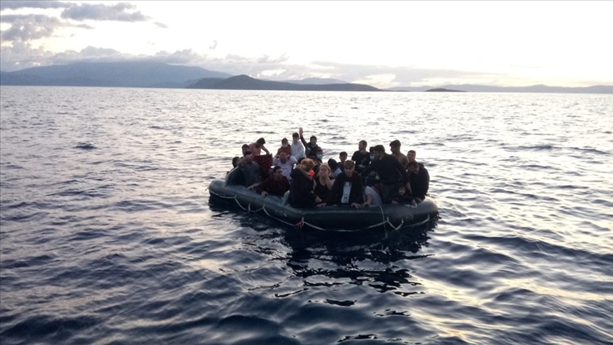 Yunanistan ın geri ittiği kaçak göçmenler kurtarıldı!