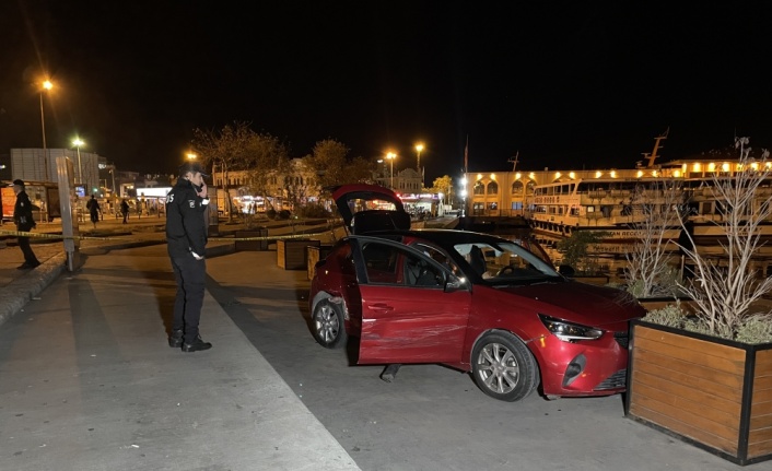 Kadıköy de polisten kaçmaya çalışan 4 kişi yakalandı