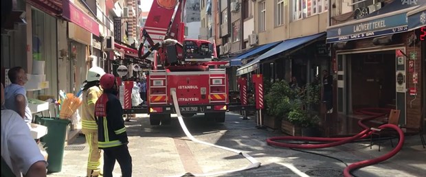 Kadıköy de yangın çıktı