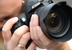 Kameramanının Cenazesinde Yüzlerce Filistinli