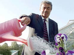 İLK ADAY KAMER GENÇ