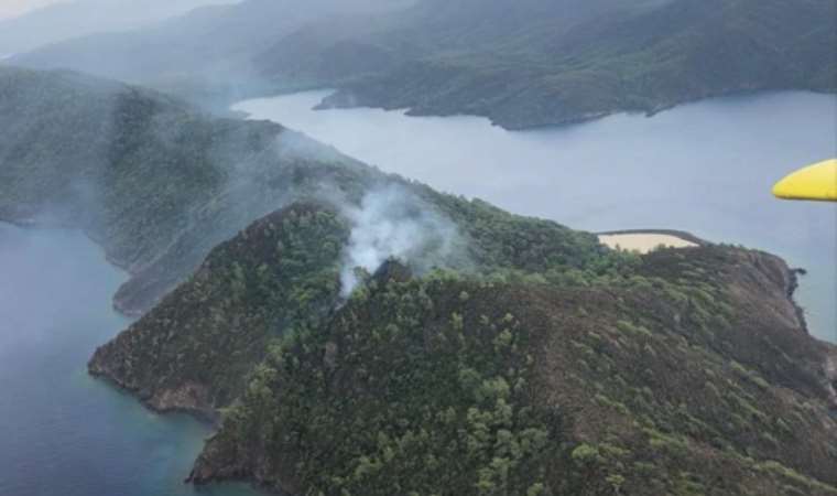 Marmaris te düşen yıldırım yangın çıkardı