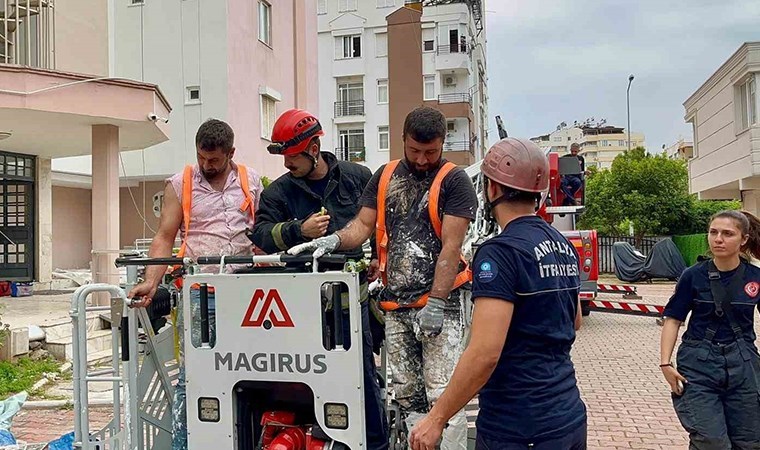 Apartmanın 12. katında can pazarı!