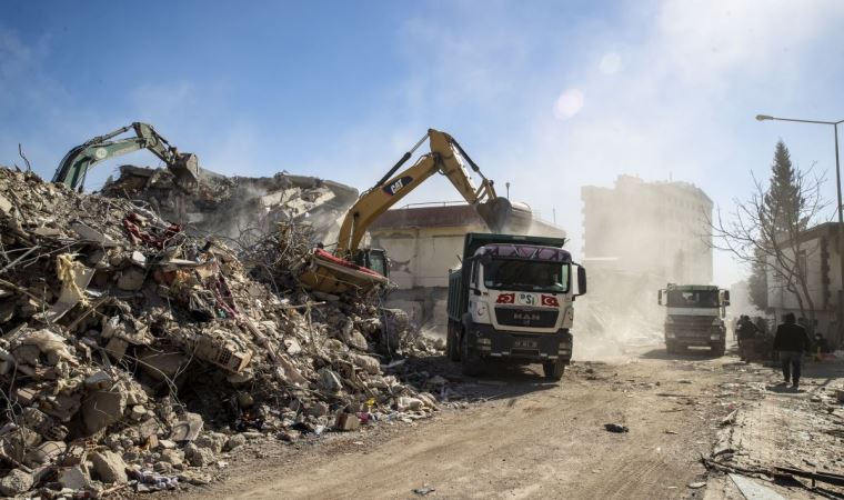 Depremin 215 inci gününde enkazdan ceset çıktı