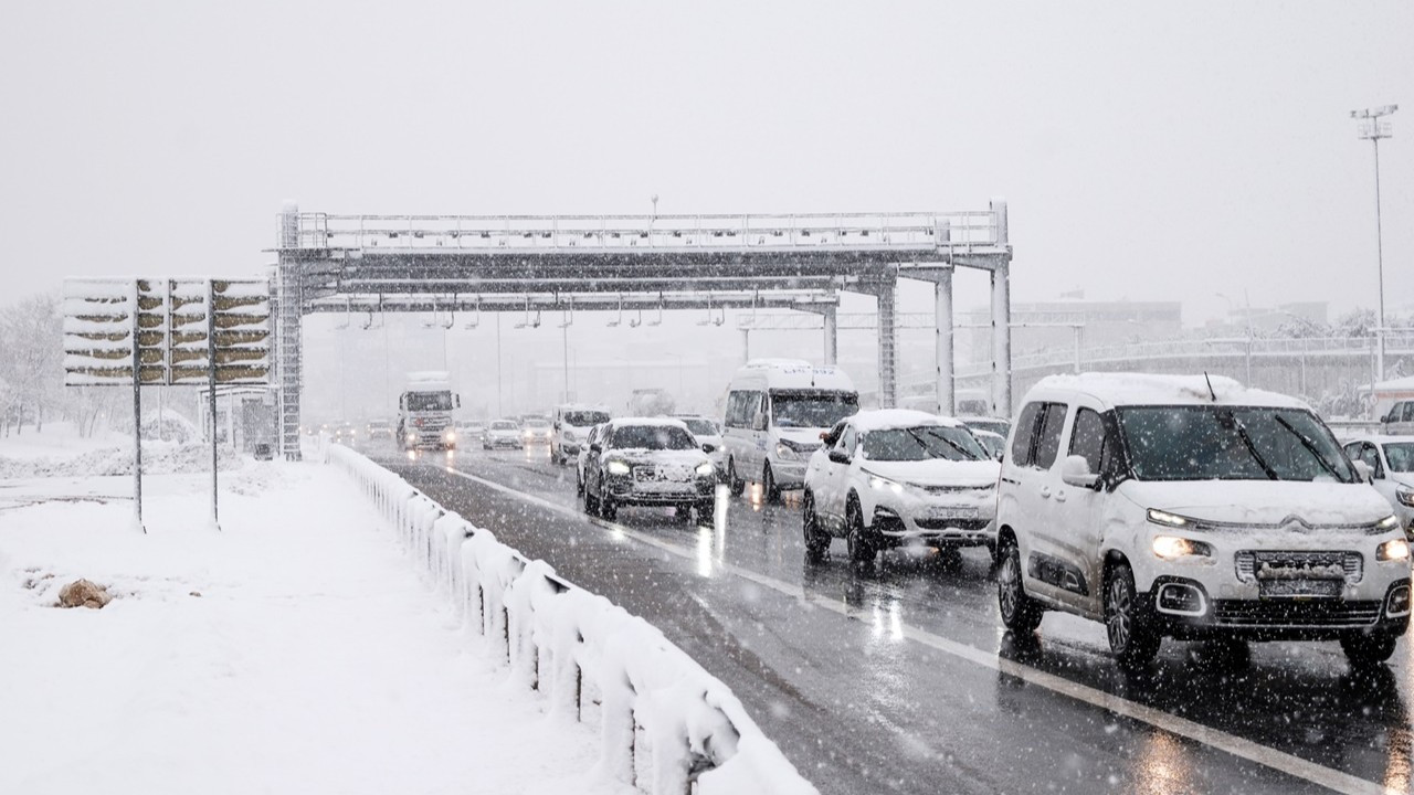 İstanbul trafiğine kar etkisi! Yollarda kimse kalmadı