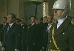 KARAMANLİS ANITKABİR İ ZİYARET ETTİ