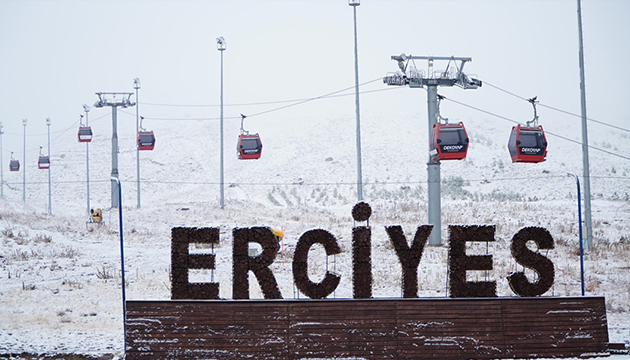 Erciyes te kar yağışı