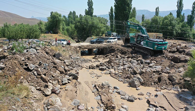 Kars ta köylerde sel hasarı