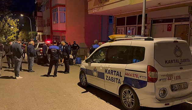 Çatlaklar oluşan bina boşaltıldı