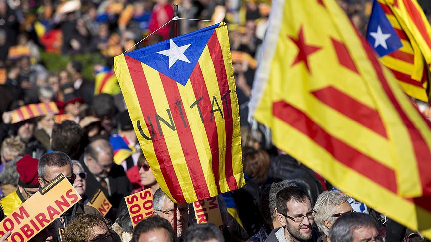 İspanya polislerini Katalonya dan çekiyor