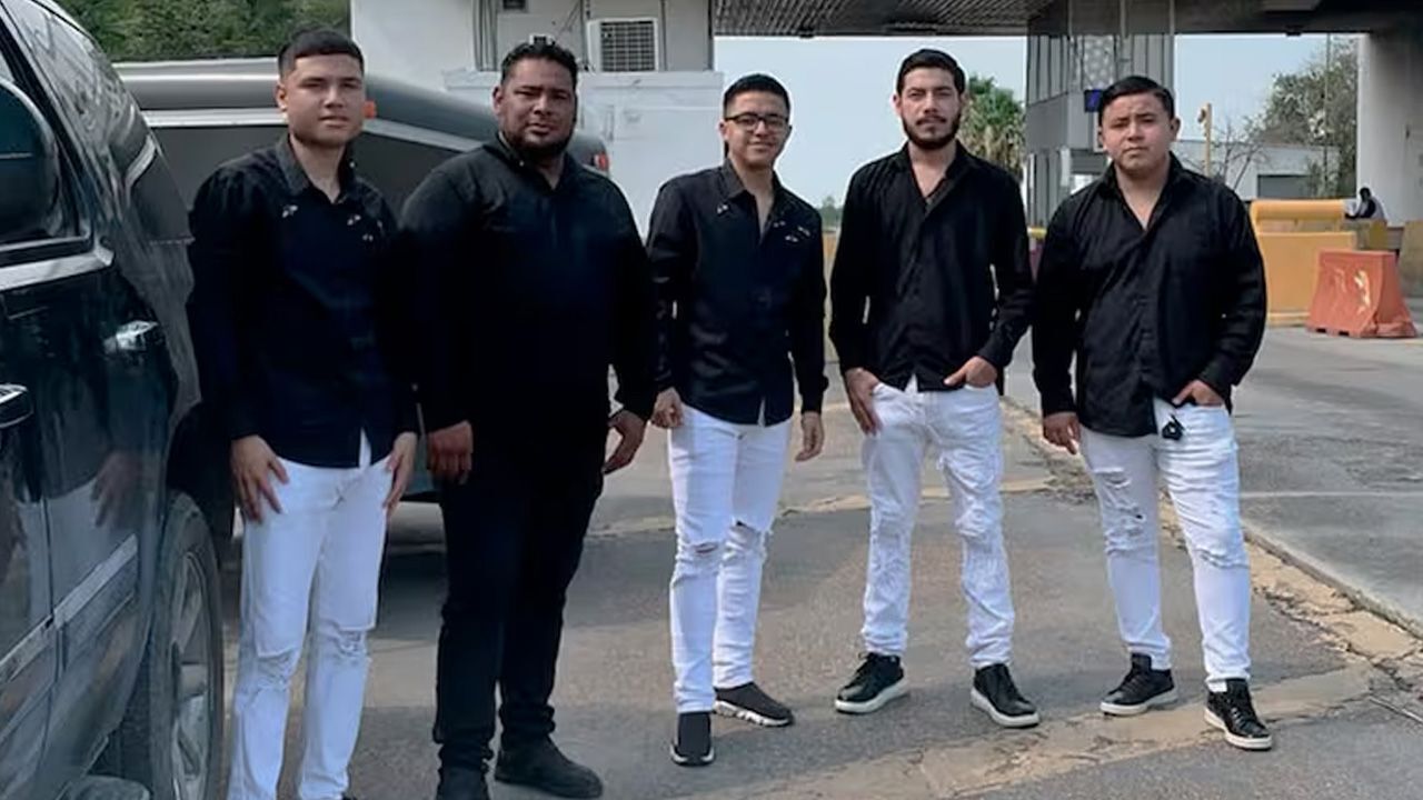 Müzik grubu üyeleri yakılmış halde bulundu