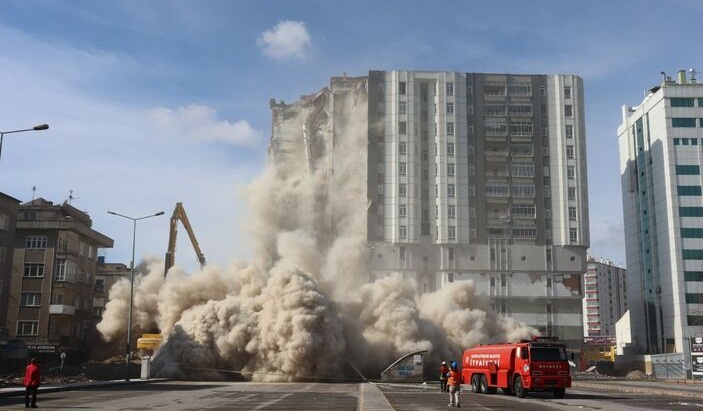 Kayseri de deprem bilançosu ağırlaşıyor!