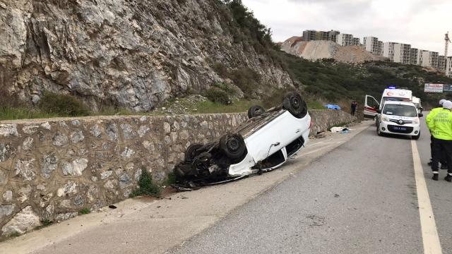 İzmir de trafik kazası: 2 ölü, 1 yaralı