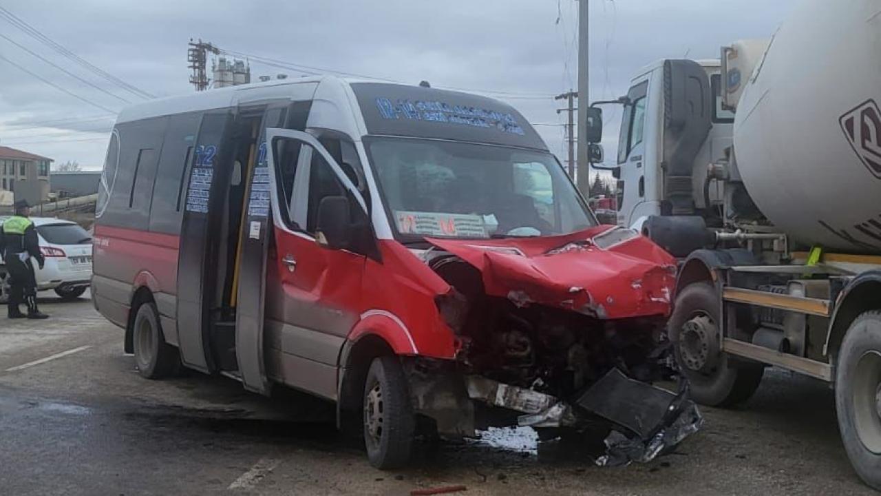 Eskişehir de feci kaza: 12 yaralı