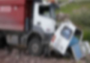 Almatı da yakıt yüklü tanker yolcu otobüsüne çaptı!