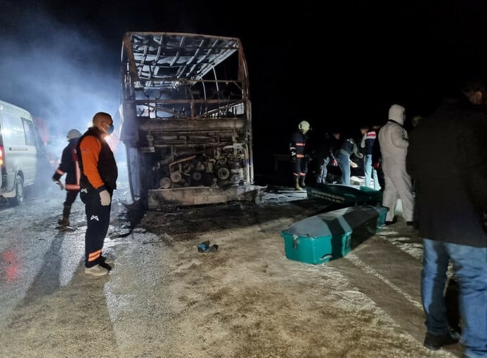 Mersin de korkunç kaza: 3 ölü, 20 yaralı