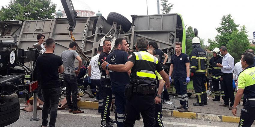 Halk otobüsünün devrilmesi sonucu yaralılar var