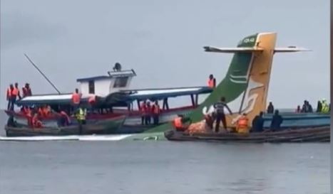 Tanzanya da yolcu uçağı düştü: 3 ölü