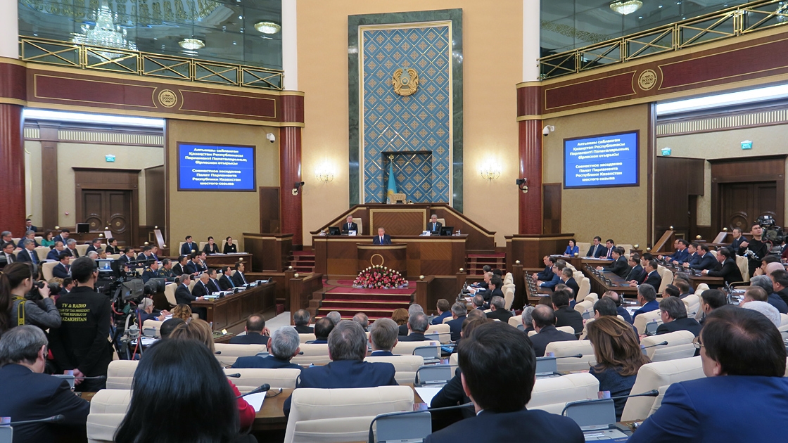 Kazakistan da hükümet istifa etti