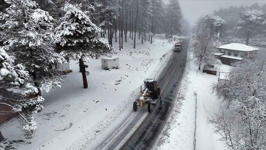 Kazdağları na kışın ilk karı yağdı