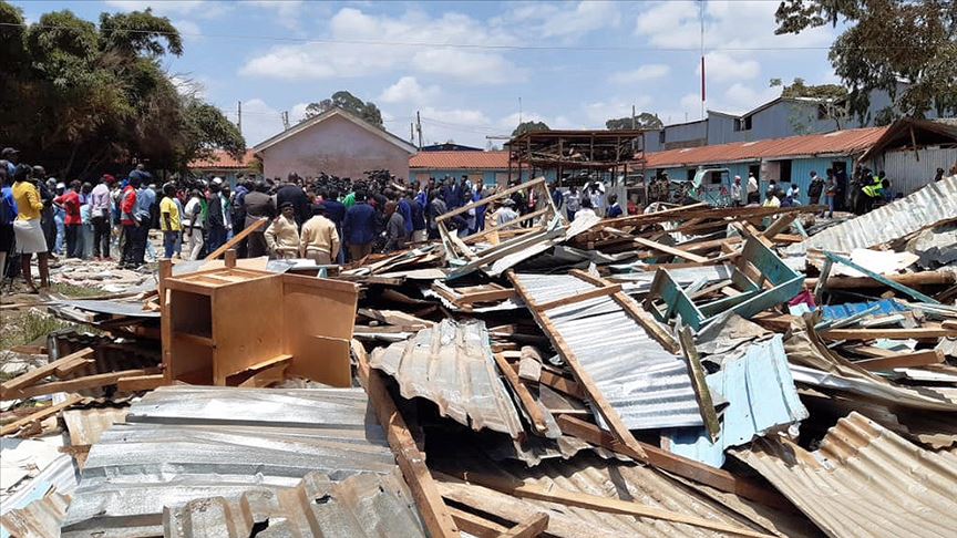 Kenya da okul dersliği çöktü: 7 ölü