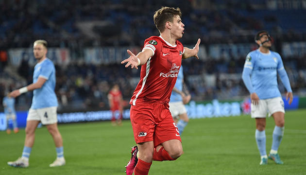 Liverpool Kerkez i kadrosuna kattı