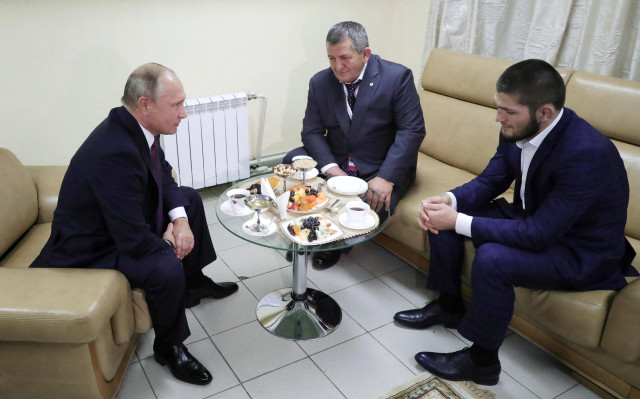 Putin araya girdi Khabib ceza almadı