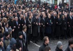 Kiev deki  Onur Yürüyüşü ne AB liderleri katıldı!