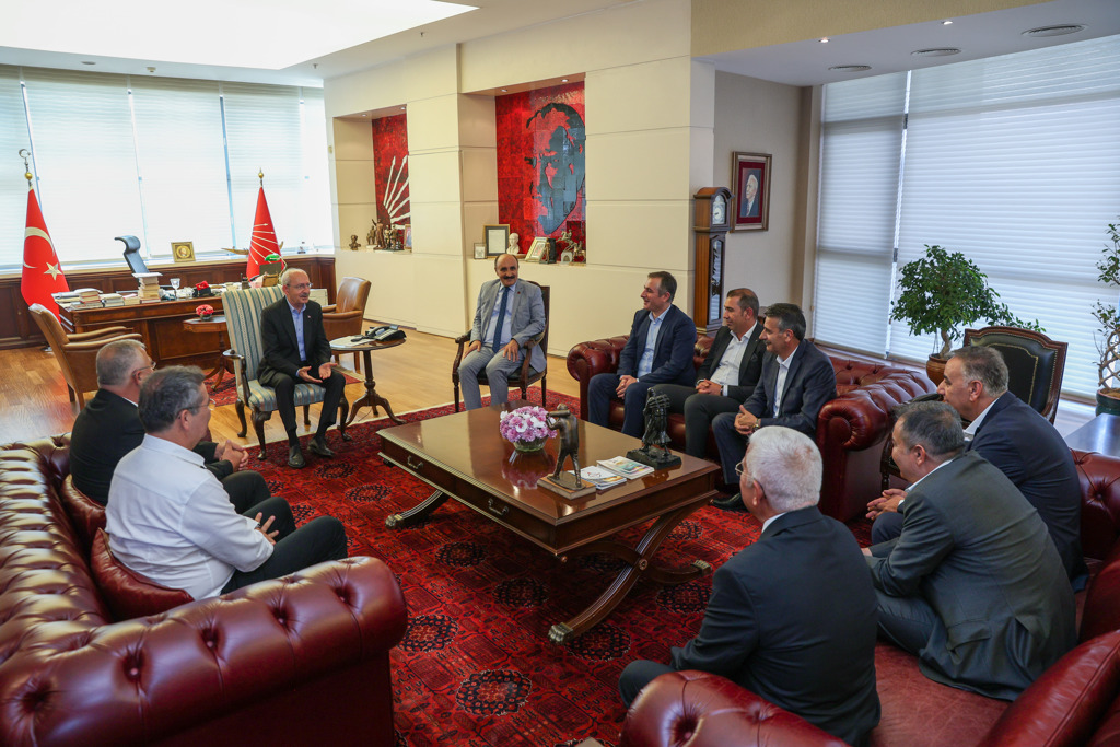 CHP Genel Başkanı Kılıçdaroğlu, esnaf odası temsilcileriyle görüştü
