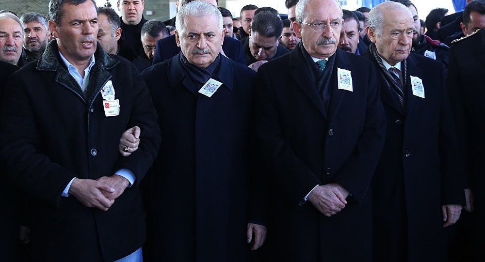 Liderler şehit askerin cenazesinde