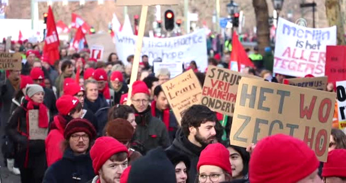 Sarı yeleklilerden sonra protesto hakkı kırmızı başlıklılarda