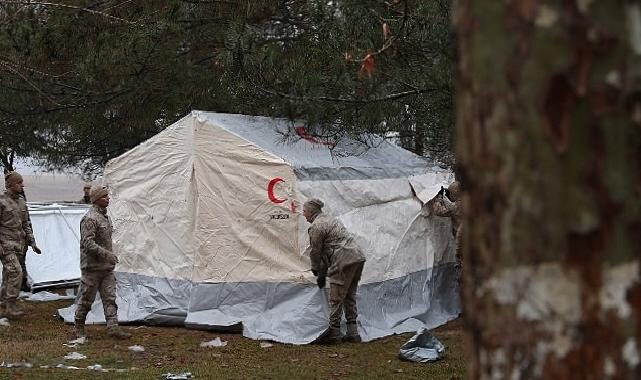 Türk Kızılay ın sevk ettiği çadırlar kuruluyor