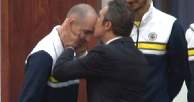 Ali Koç, Guliyev i alnından öptü